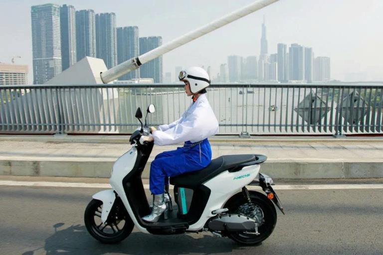 Xe máy điện nhỏ gọn nhưng hạn chế chở nhiều hành lý.”
