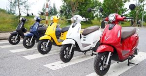 So với taxi hoặc thuê ô tô, thuê xe máy điện theo ngày thường rẻ hơn nhiều