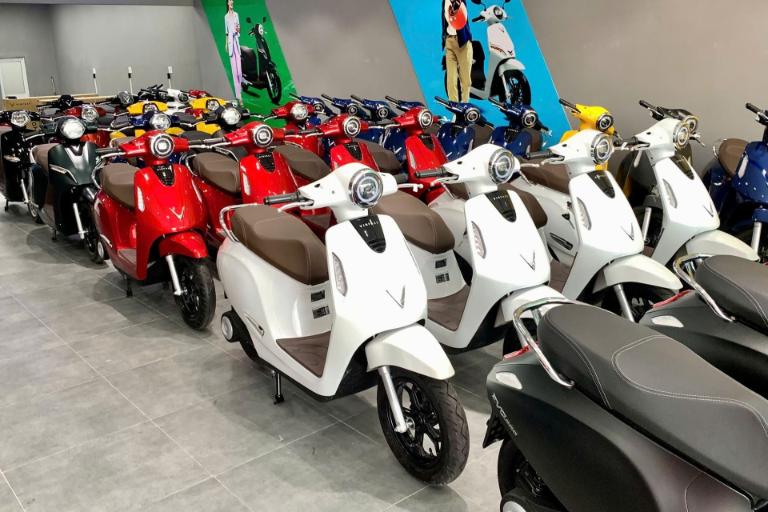 Xe máy điện ngày nay được thiết kế ngày càng đẹp mắt, thời trang và phù hợp với giới trẻ.