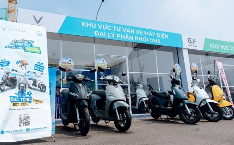 Xe máy điện thuê giúp giảm khói bụi và tiếng ồn, góp phần xây dựng đô thị xanh – sạch – đẹp