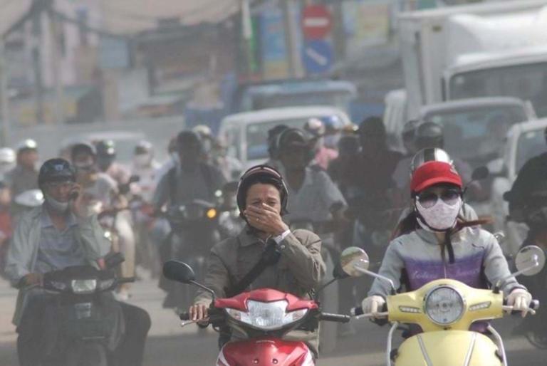 Xe máy xăng cần bảo dưỡng định kỳ, thay nhớt, lọc gió và gây tiếng ồn lớn khi vận hành