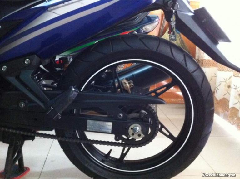 Xe máy điện có thể tự vá trên đường với bộ dụng cụ, xe tay ga buộc phải vào tiệm sửa.