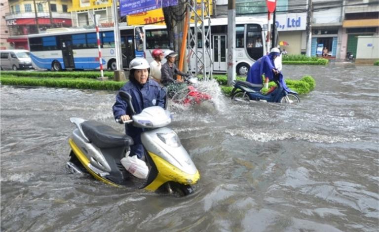 Ống xả nằm thấp, khi nước ngập cao sẽ khiến khí thải không thoát ra được và có thể gây hỏng động cơ.