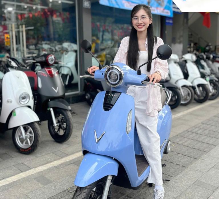 Động cơ in-hub mạnh mẽ của Evo Neo giúp xe đạt tốc độ tối đa khoảng 60 km/h, đủ cho nhu cầu đi lại đô thị.