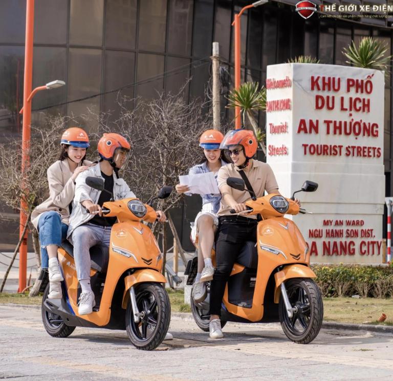 Động cơ 3.000W trên Feliz S mang lại khả năng tăng tốc mạnh mẽ, phù hợp cả khi leo dốc và chở nặng.