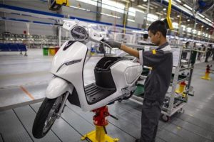 Việc bảo dưỡng xe máy điện định kỳ không chỉ giúp xe vận hành an toàn mà còn tiết kiệm chi phí về lâu dài.