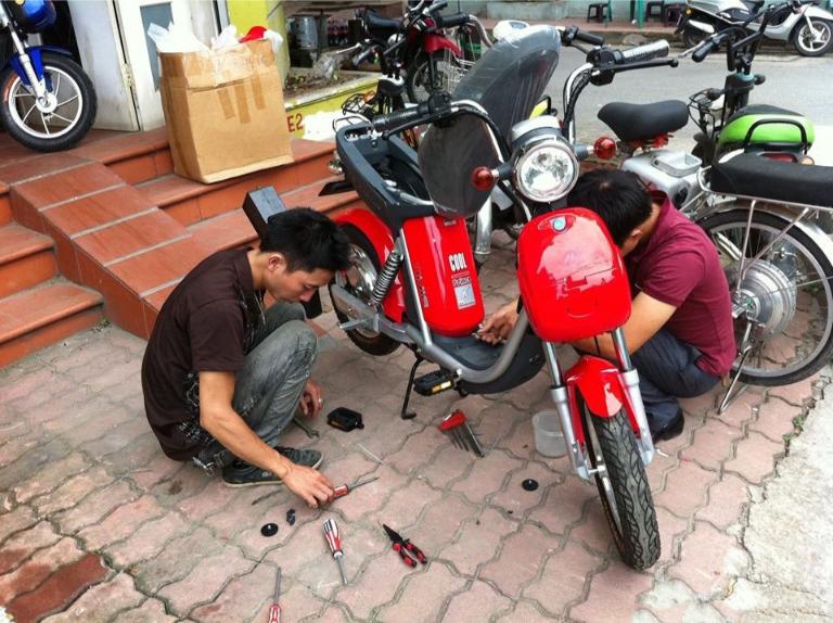 Bảo dưỡng xe định kỳ giữ phanh, lốp và hệ thống điện luôn hoạt động an toàn, giảm nguy cơ tai nạn