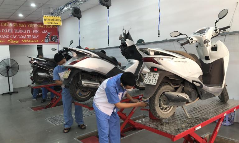 Hãy để kỹ thuật viên chuyên nghiệp xử lý khi xe gặp vấn đề, tránh hỏng hóc nghiêm trọng