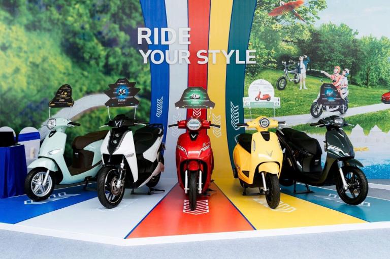 Xe máy điện hiệu suất cao với pin lớn, phù hợp cho tour ngoại thành Hà Nội