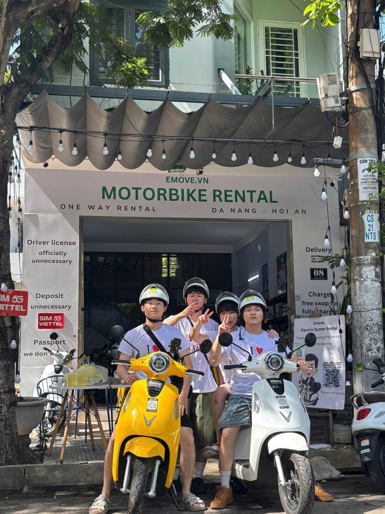 Người dân đô thị hiện đại thử nghiệm thuê xe máy điện trong một ngày để trải nghiệm công nghệ mới.