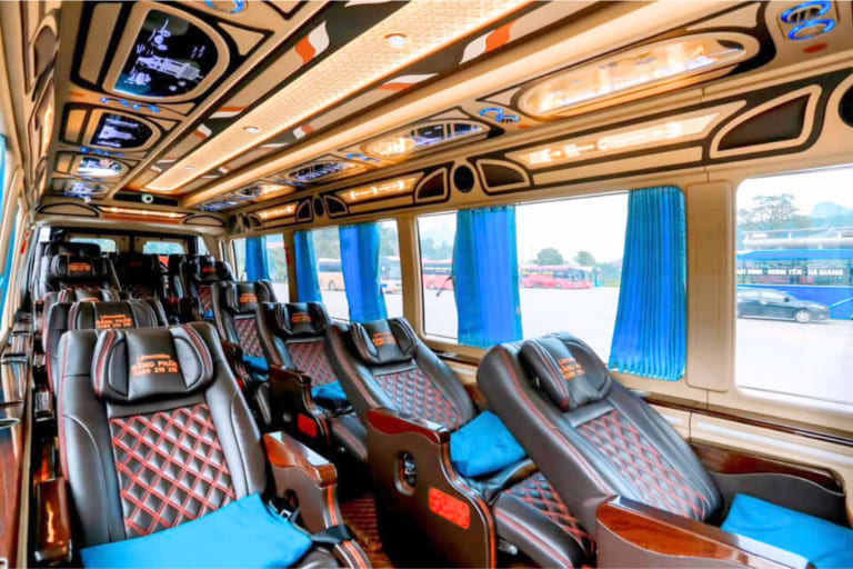 Nếu bạn ưu tiên sự thoải mái, xe limousine là lựa chọn đáng cân nhắc.