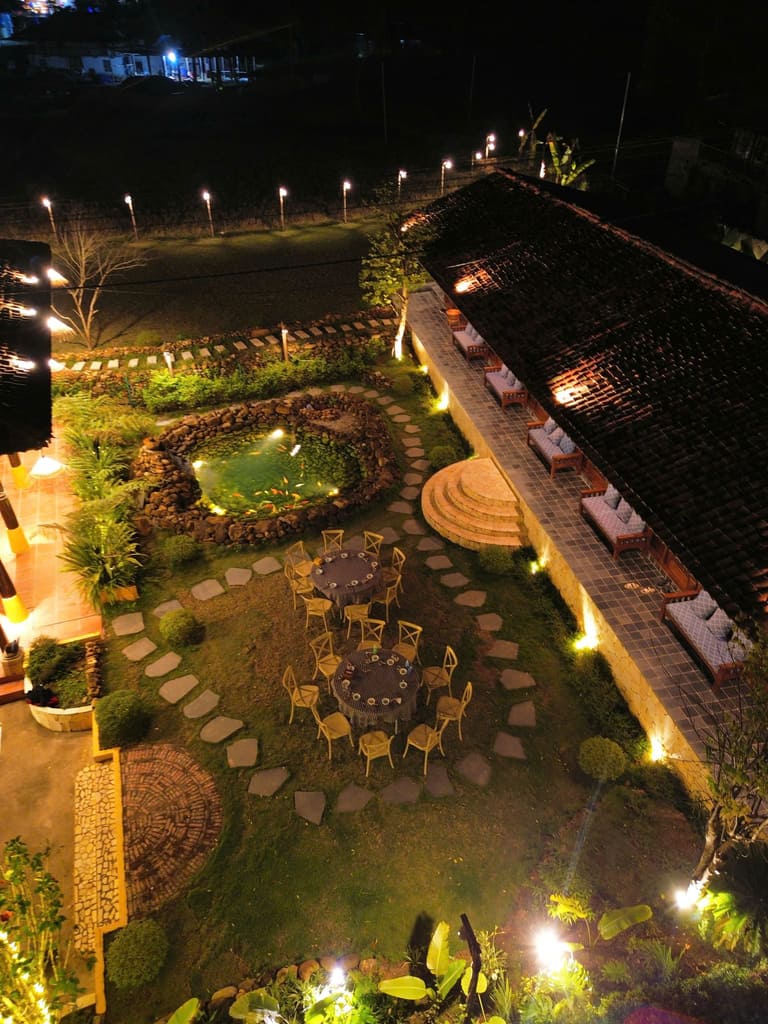 Khu vườn mê hoặc vào buổi đêm của Cheers Du Già Ecologde