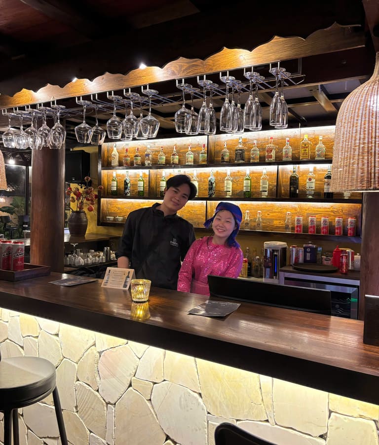 Khu quần bar, nhà hàng đầy đủ tiện ích tại Cheer Du Già Ecologde.