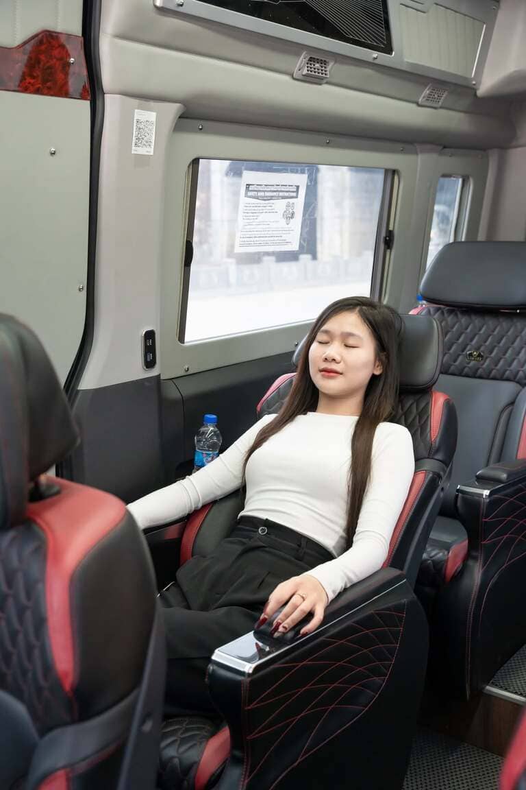 Khoang ghế nội thất của Hoa Lư Linousine