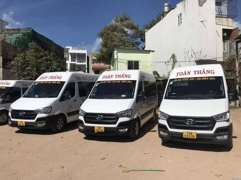 Dàn xe limousine của nhà xe Toàn Thắng.
