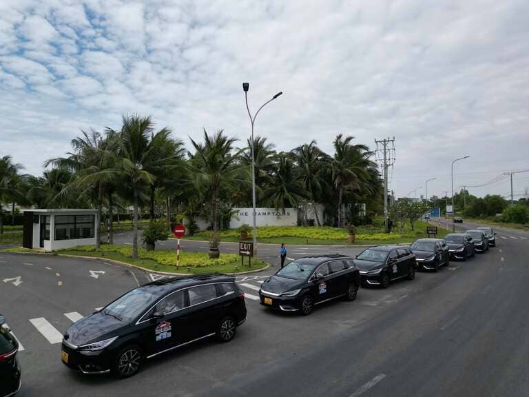  Xe Nhà Mình 72 chạy xe điện BYD 7 chỗ, êm và thân thiện môi trường, đạt 4.8/5. (Nguồn: Internet)