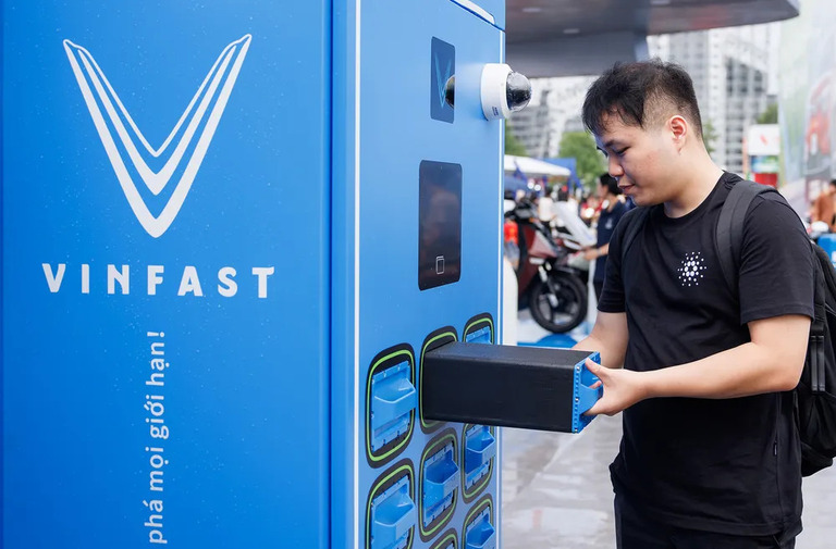 đổi pin xe máy điện Vinfast