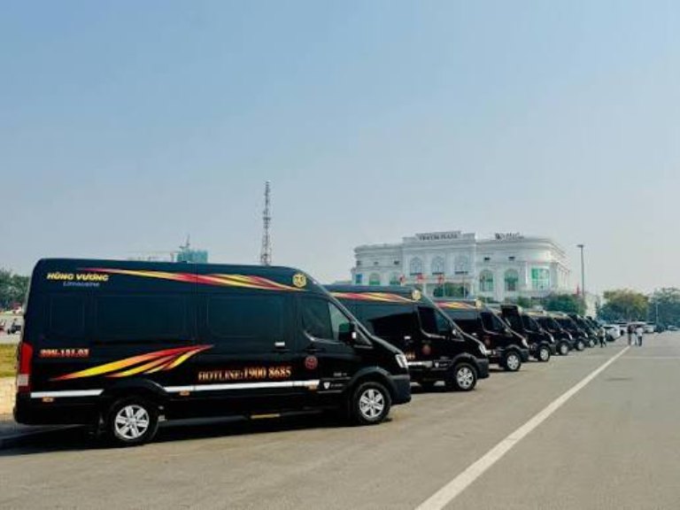 Xe Limusine nhà xe Hùng Vương tại bãi đỗ