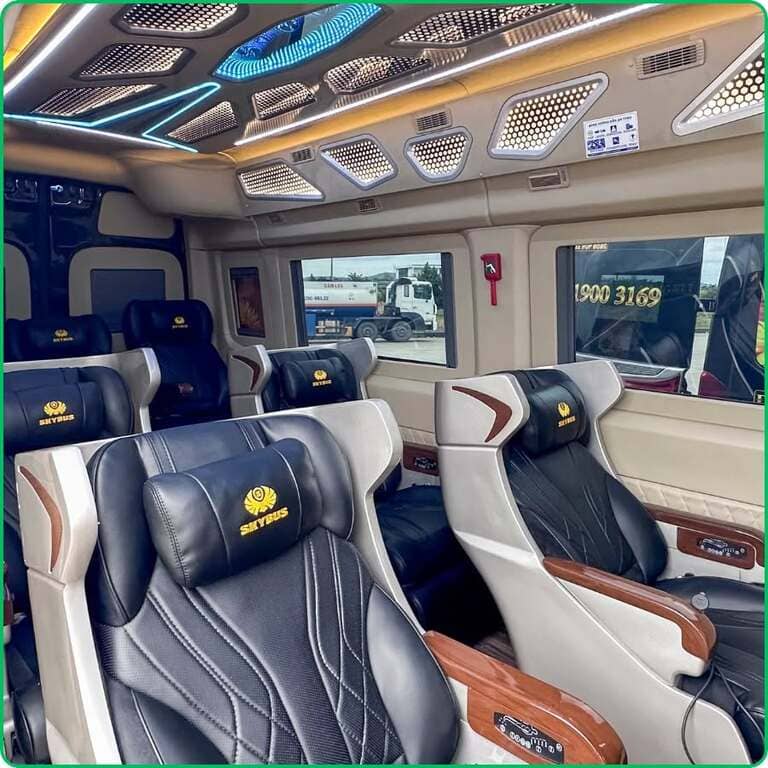 Nội thất bên trong xe Hạ Long Star Limousine