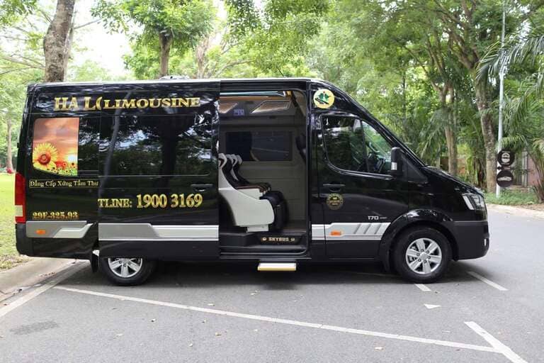 Hạ Long Star Limousine chạy limousine 9 chỗ, hành trình 2 tiếng 30 phút về Hạ Long. (Nguồn: Internet)