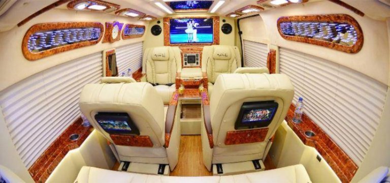 Không gian nội thất xịn xò của nhà xe
