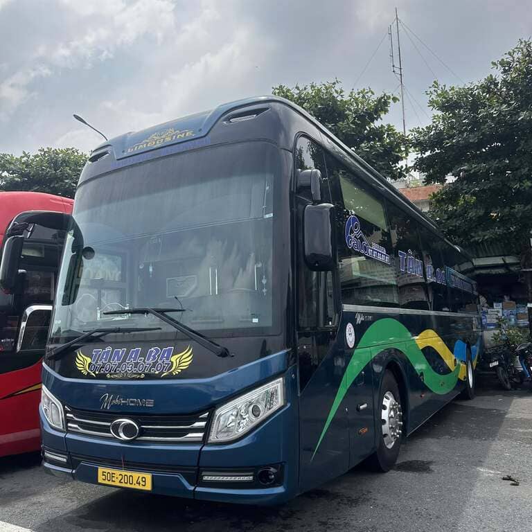 Tân Aba khai thác limousine 22 phòng khép kín, mỗi phòng là một khoang nằm riêng cho hành trình Bắc – Nam.