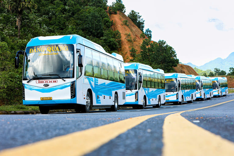  Đăng Quang chạy limousine 24 chỗ, 7 chuyến mỗi ngày, đón khu phố cổ Trần Quang Khải. (Nguồn: Internet)