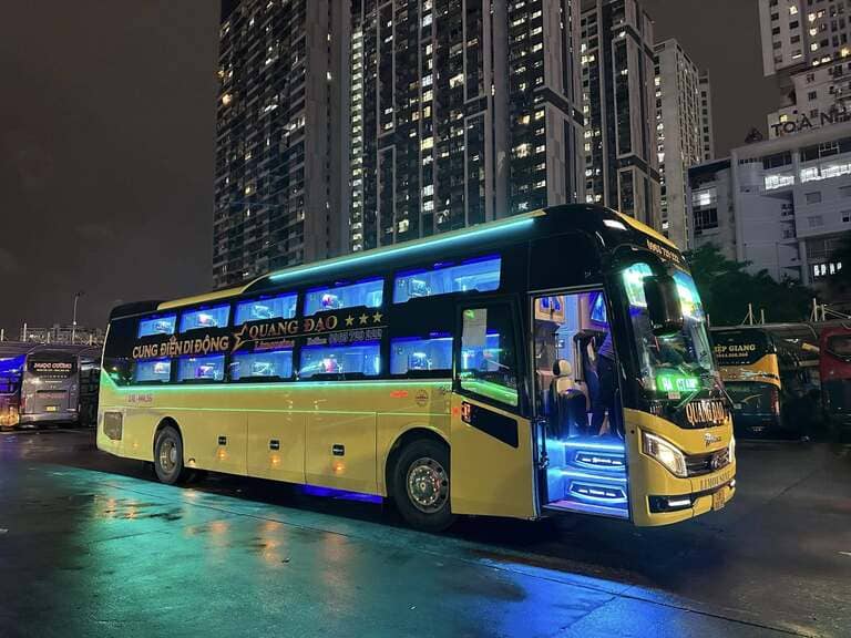  Quang Đạo chạy limousine giường phòng giá 300.000đ đồng hạng, phủ cả chuyến ngày lẫn chuyến đêm. (Nguồn: Internet)