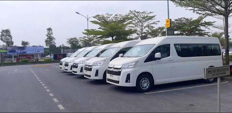 Ngoài dòng xe cỡ lớn, nhà xe còn sử dụng dòng xe limousine 9 - 11 chỗ trong hoạt động kinh doanh của hãng.