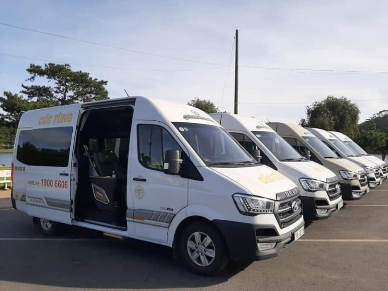 Xe Cúc Tùng limousine giường nằm đơn 21 chỗ có WC tuyến Sài Gòn - Đà Nẵng