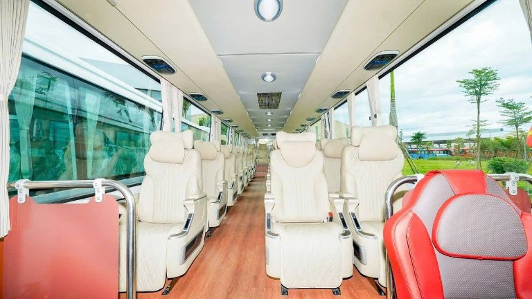 Nội thất xe Hoàng Công - giường nằm, ghế ngồi tuyến Hà Nội - Móng Cái