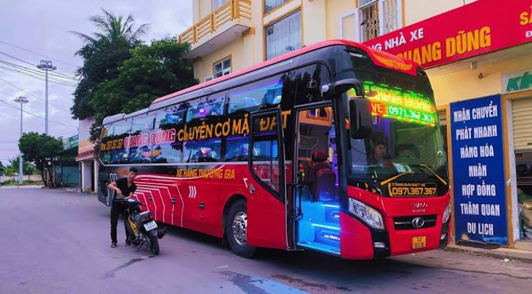 Xe Quang Dũng VIP Limousine limousine 22 phòng có WC tuyến Hà Nội - Huế