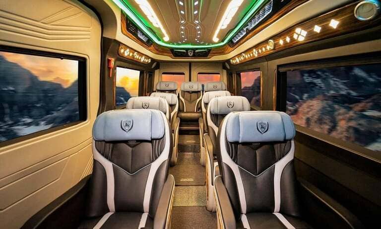 Ghế da nội thất bên trong nhà xe Vip Phương Huy Luxury