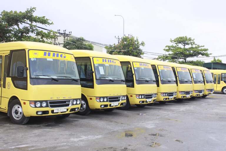 Hoàng Hà có nhận diện dòng xe nổi bật so với các nhà xe cùng bến.